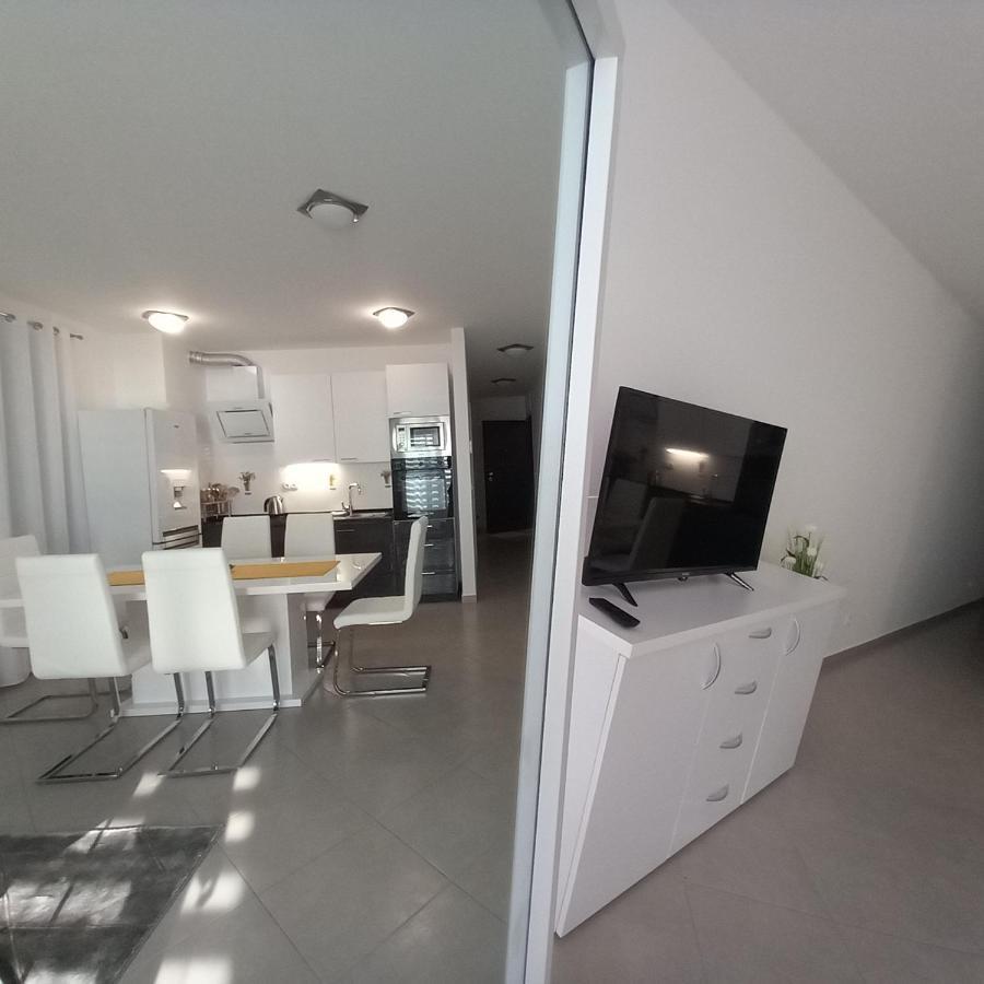 Apartman Nehaj Apartment เซนญ์ ภายนอก รูปภาพ